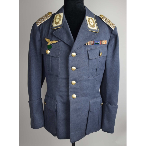 Luftwaffe hochdekorierter Waffenrock für einen Generalmajor Zustand 1