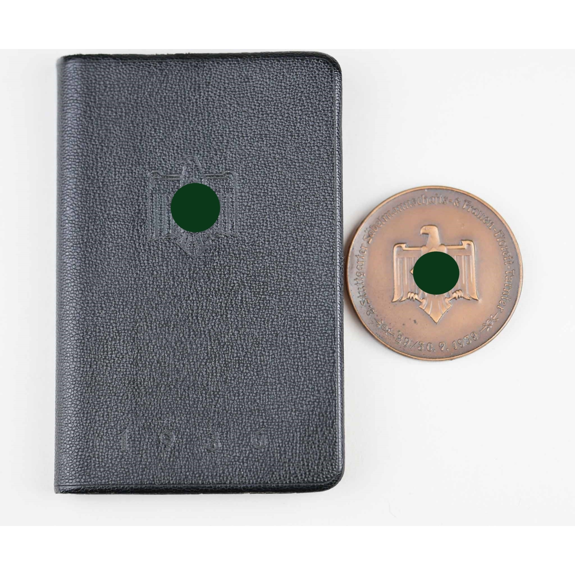 3.Reich Plakette "Stuttgarter Säbelmannschafts- & Frauen Florett Turnier 30.7.1939" mit Kalender vom Träger 3.Reich Plakette "Stuttgarter Säbelmannschafts- & Frauen Florett Turnier 30.7.1939" mit Kalender vom Träger