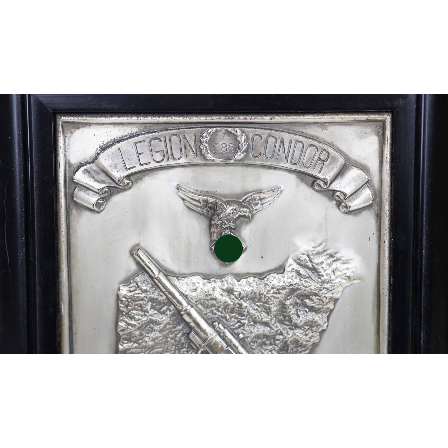 Erinnerungsplakette "Legion Condor" 7. Flakabteilung 88 "Im Kampf gegen den Bolschewismus 1936 Spanien 1938" mit Rahmen, selten! Erinnerungsplakette "Legion Condor" 7. Flakabteilung 88 "Im Kampf gegen den Bolschewismus 1936 Spanien 1938" mit Rahmen, selten!