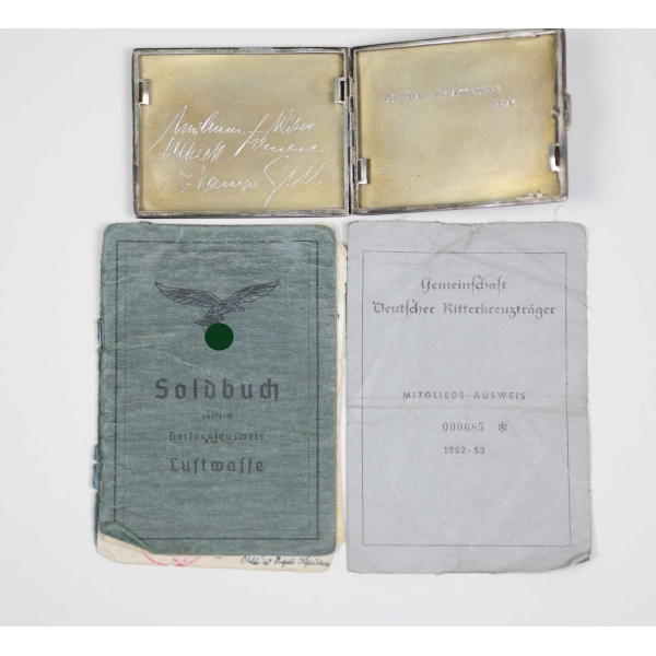 Los 208 - Soldbuch vom Ritterkreuzträger Kurt Hortian Flakgruppe Prag