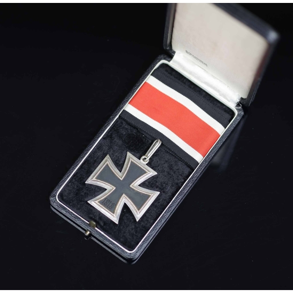 Ritterkreuz des Eisernen Kreuzes "65" im Verleihungsetui (Mit Markierung) Trageband, Zustand 1