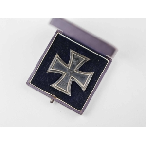 Eiserne Kreuz 1.Klasse 1914 mit Hersteller "KAG" im Etui