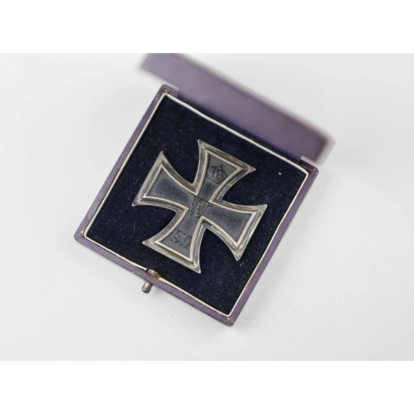 Eiserne Kreuz 1.Klasse 1914 mit Hersteller "KAG" im Etui