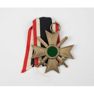 Kriegsverdienstkreuz 2.Klasse mit Schwertern am Band Buntmetall Hst. "100"
