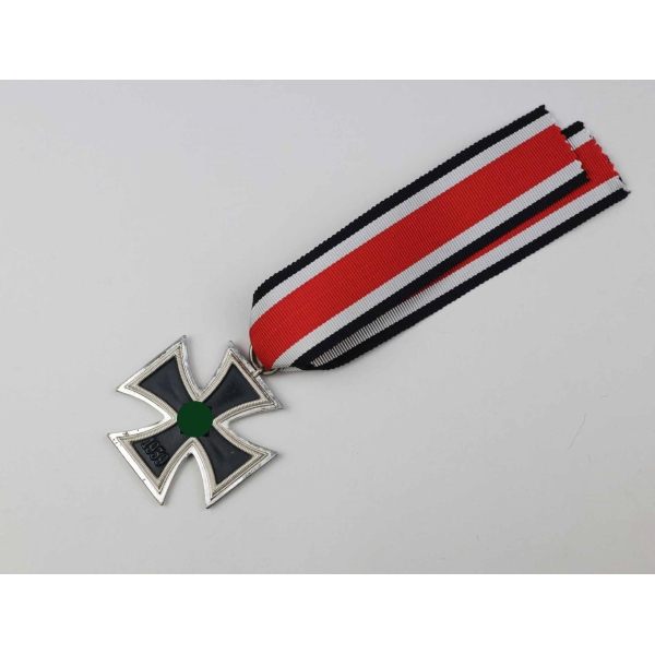 Eisernes Kreuz 2.Klasse 1939 am Band Hst. "113" Mint