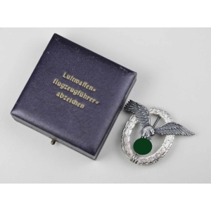 Flugzeugführer Abzeichen der Luftwaffe Herst. "OM" im Etui, Zustand 1
